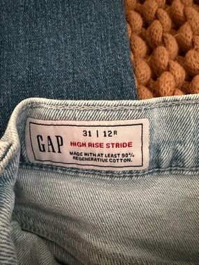 GAP High Rise Stride Jeans - Light Wash Blue